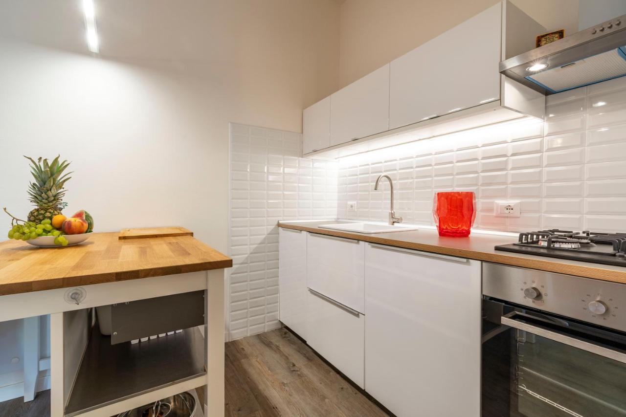 Snug Apartment With Private Courtyard M0270422677 Venesia Bagian luar foto