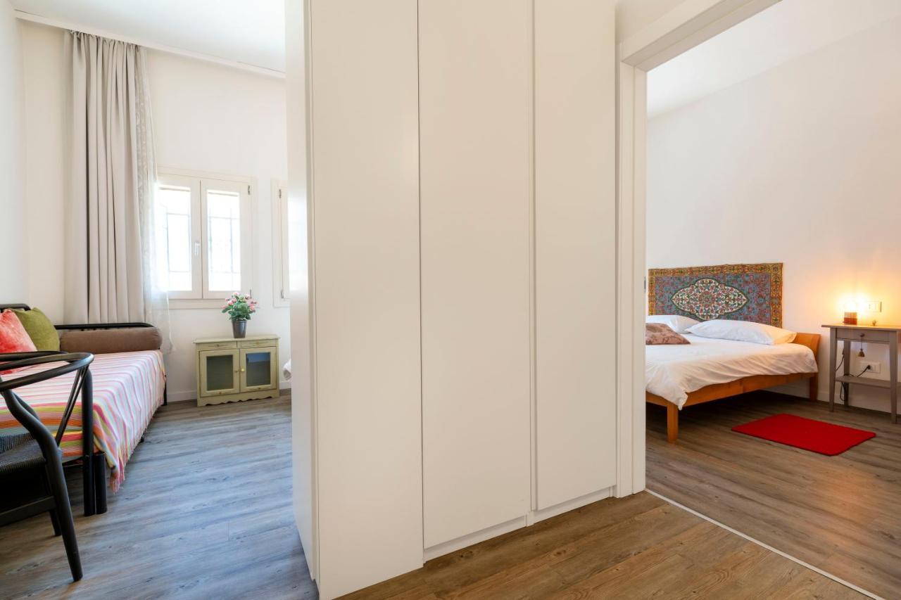 Snug Apartment With Private Courtyard M0270422677 Venesia Bagian luar foto