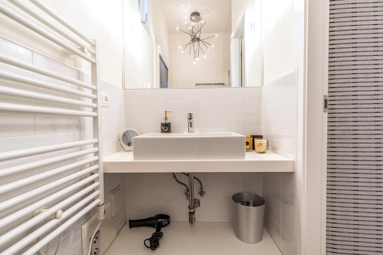 Snug Apartment With Private Courtyard M0270422677 Venesia Bagian luar foto