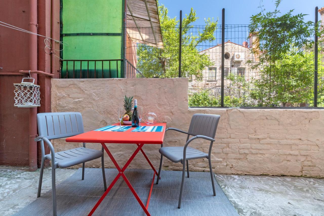 Snug Apartment With Private Courtyard M0270422677 Venesia Bagian luar foto